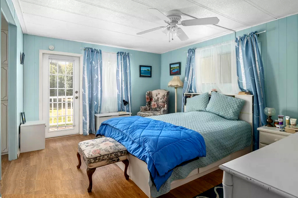 Bedroom Design with Cool Blue Coastal Retreat