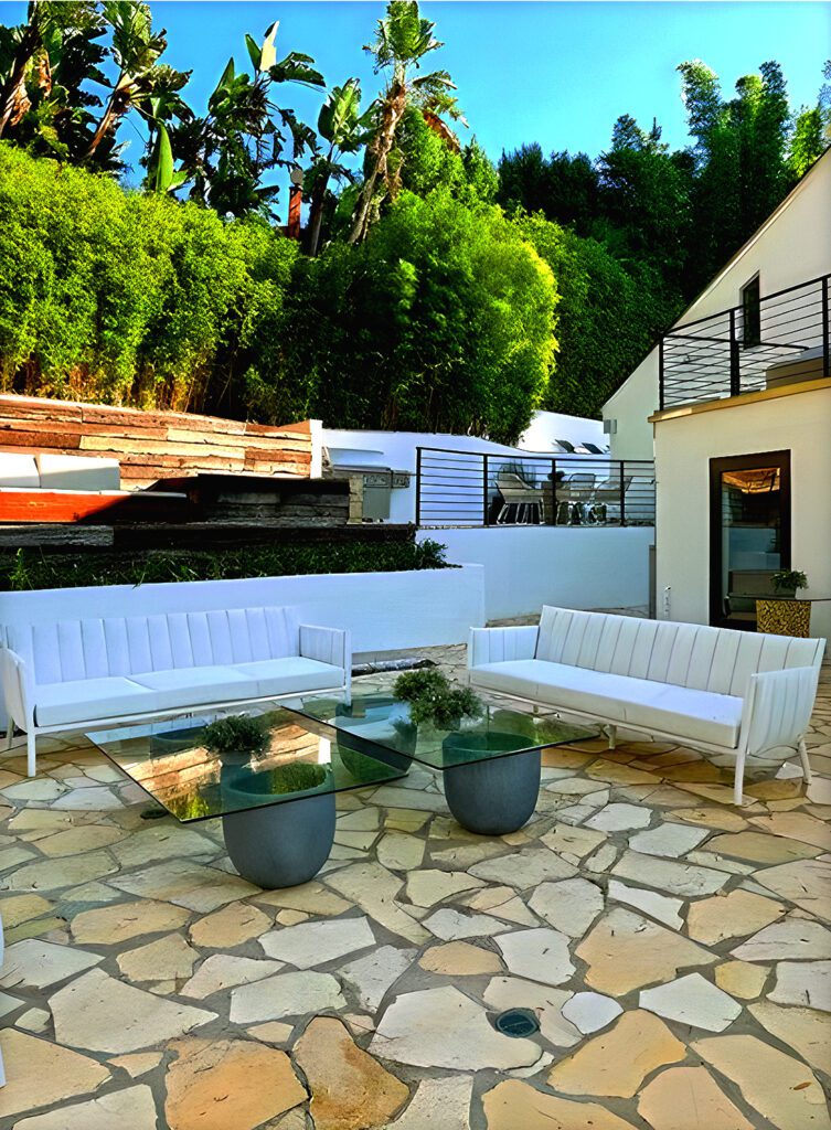 Chic Patio Styling for the Contemporary Home