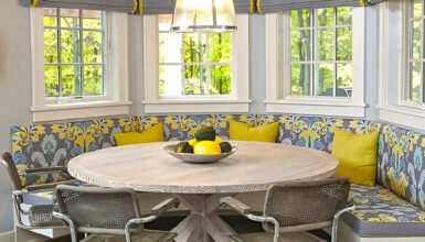 Inviting Curved Banquette Design for Cozy Dining Space