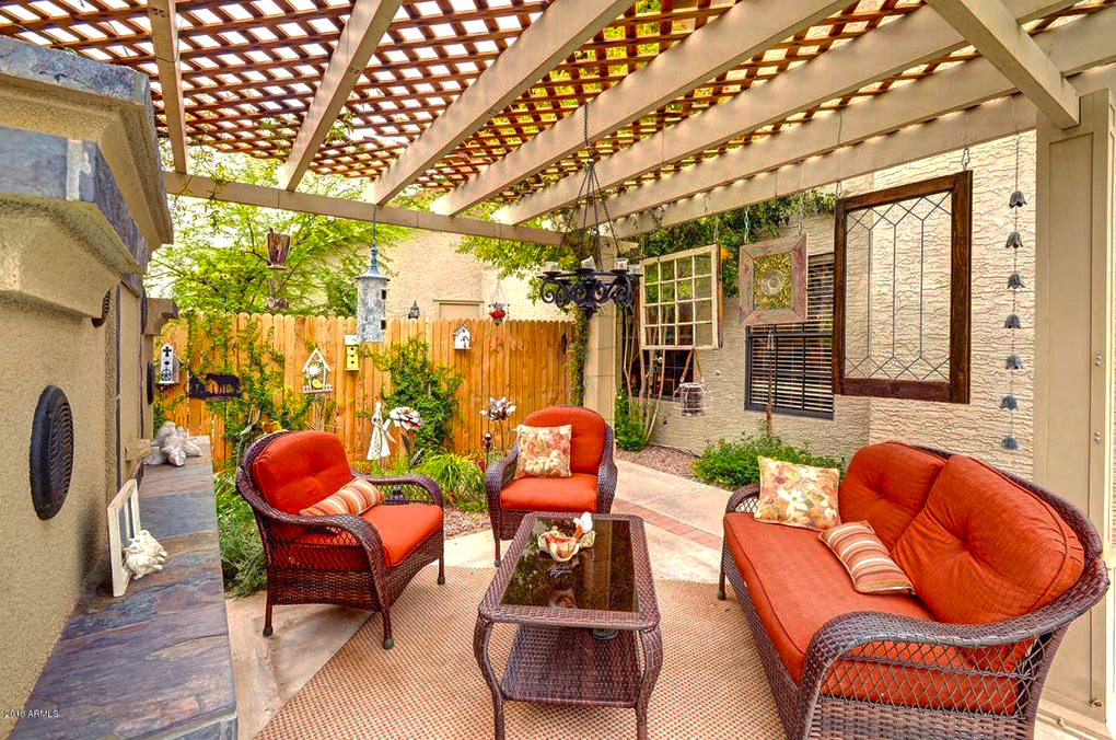 Perfect Mix of Rustic Patio and Urban Elegance
